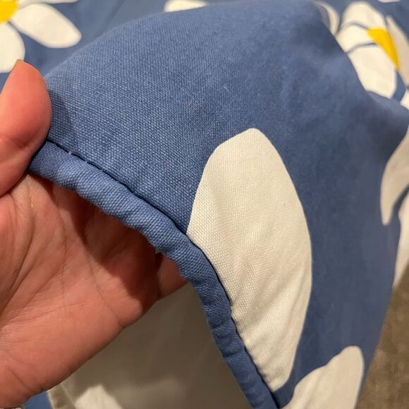 Pottery Barn Daisy Comforter Twin Bedspread - Picture 3 of 6